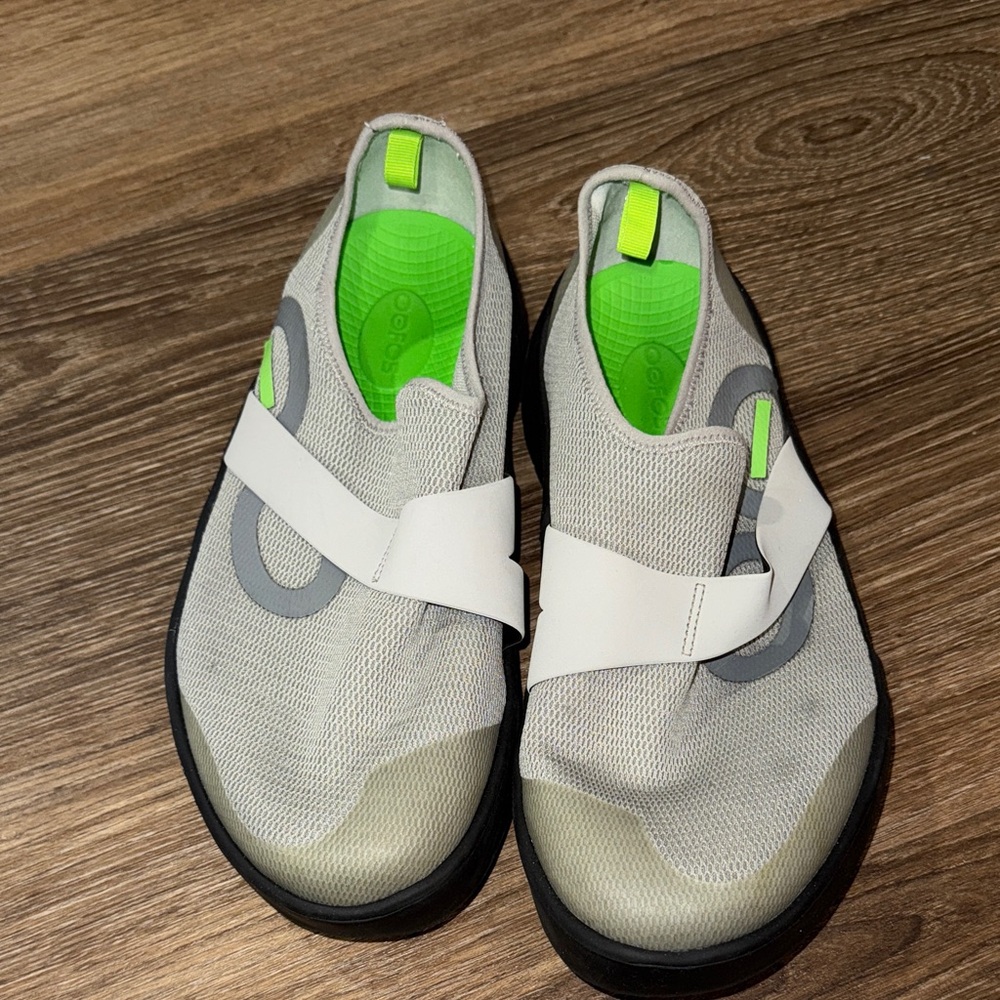 Oofos men’s size 9 shoes EUC